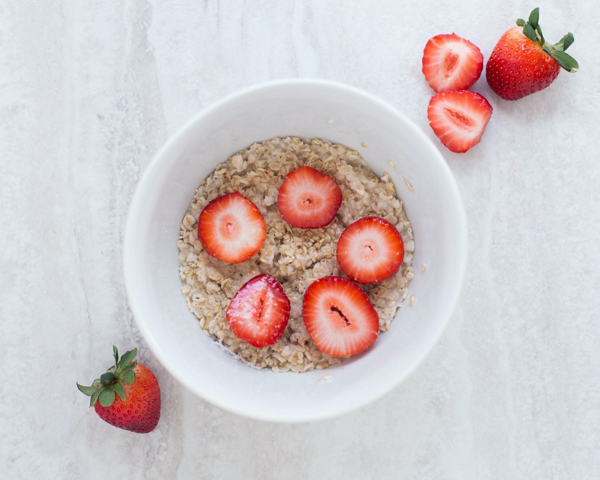 Billy Gardell&#039;s weight loss diet included oatmeal. (Photo via Pexels/Keegan Evans)