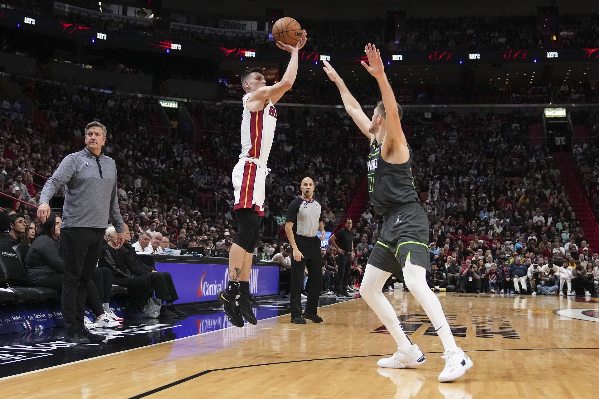 Minnesota Timberwolves v Miami Heat