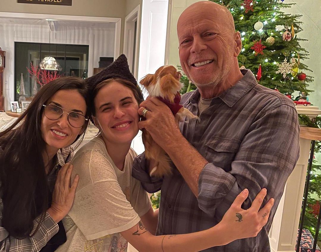 Bruce Willis spent a lovely time with his family on Christmas. (Image via Instagram @demimoore)