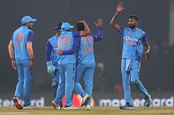 India crawl to series-leveling win in low-scoring thriller after spinners restrict New Zealand to 99/8