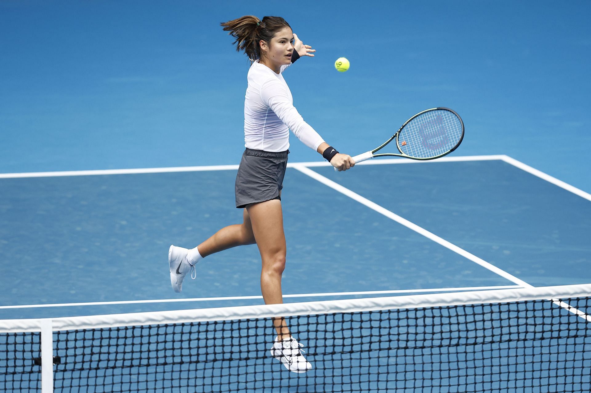 Emma Raducanu trains ahead of the 2023 Australian Open.