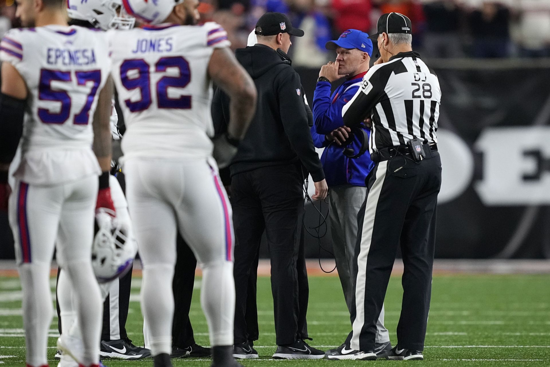 Bills-Bengals game suspended after Damar Hamlin injury - Buffalo