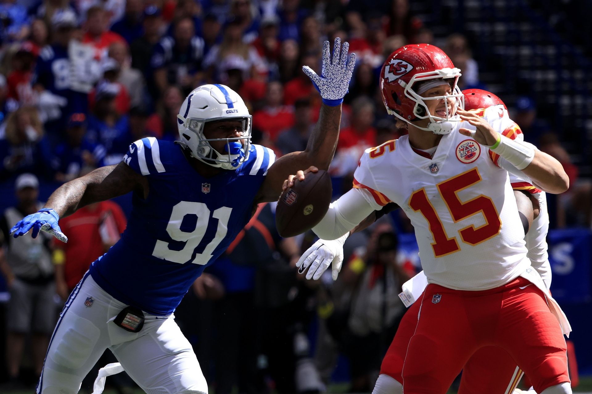 Defensive end Yannick Ngakoue defends Kansas City Chiefs quarterback Patrick Mahomes