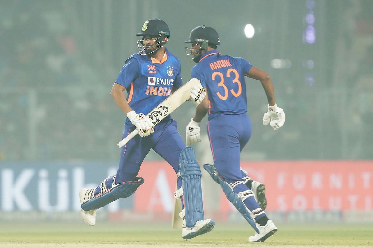 KL Rahul (left) and Hardik Pandya forged a key partnership. (Credits: Twitter)