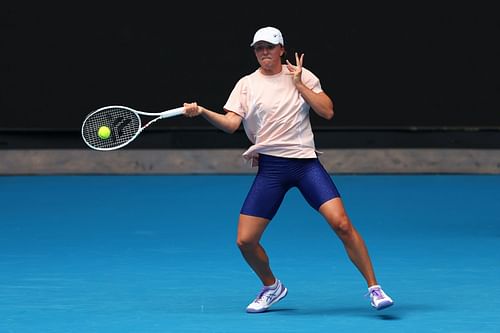 Iga Swiatek practices ahead of the 2023 Australian Open