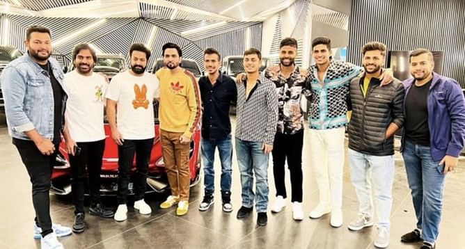 न्यूजीलैंड के खिलाफ वनडे सीरीज से पहले साउथ सुपरस्टार Jr NTR से मिली भारतीय टीम, तस्वीरें हुईं वायरल