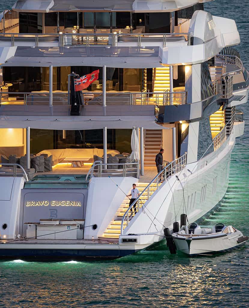 jerry jones yacht