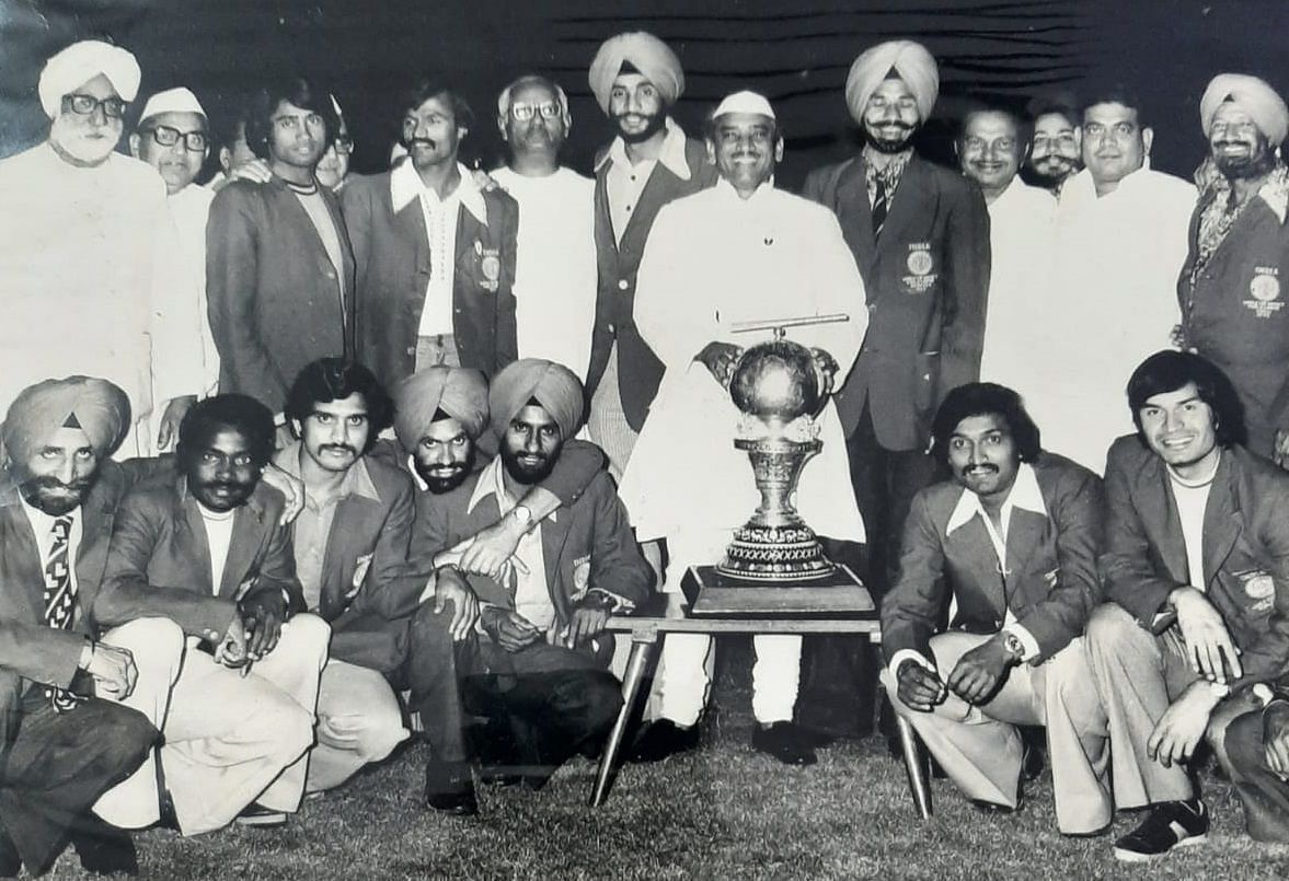 साल 1975 में विश्व कप जीतने के बाद भारत लौटी भारतीय टीम एक सम्मान समारोह में