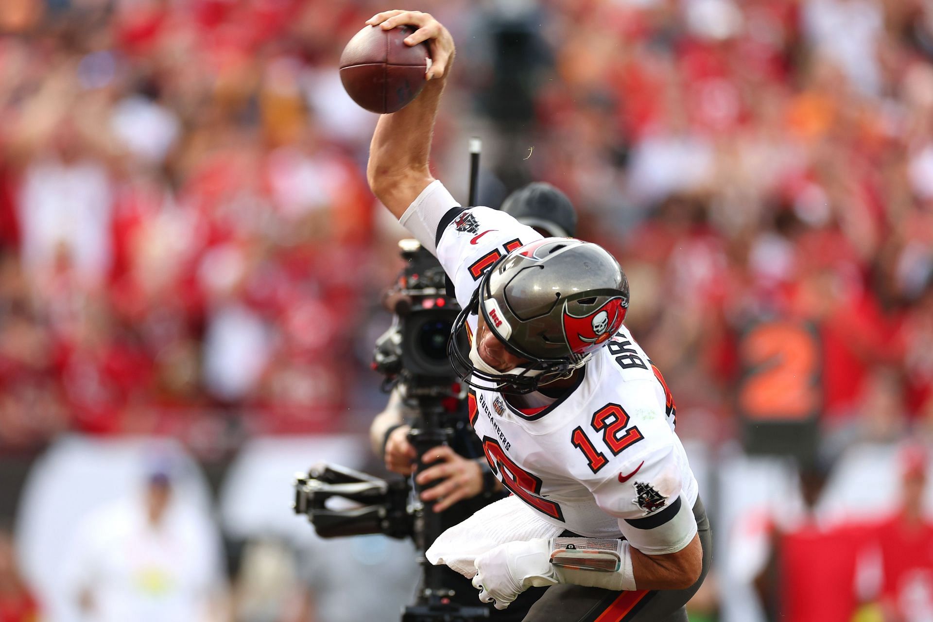 Brady, Bucs can clinch NFC South title with victory over Panthers