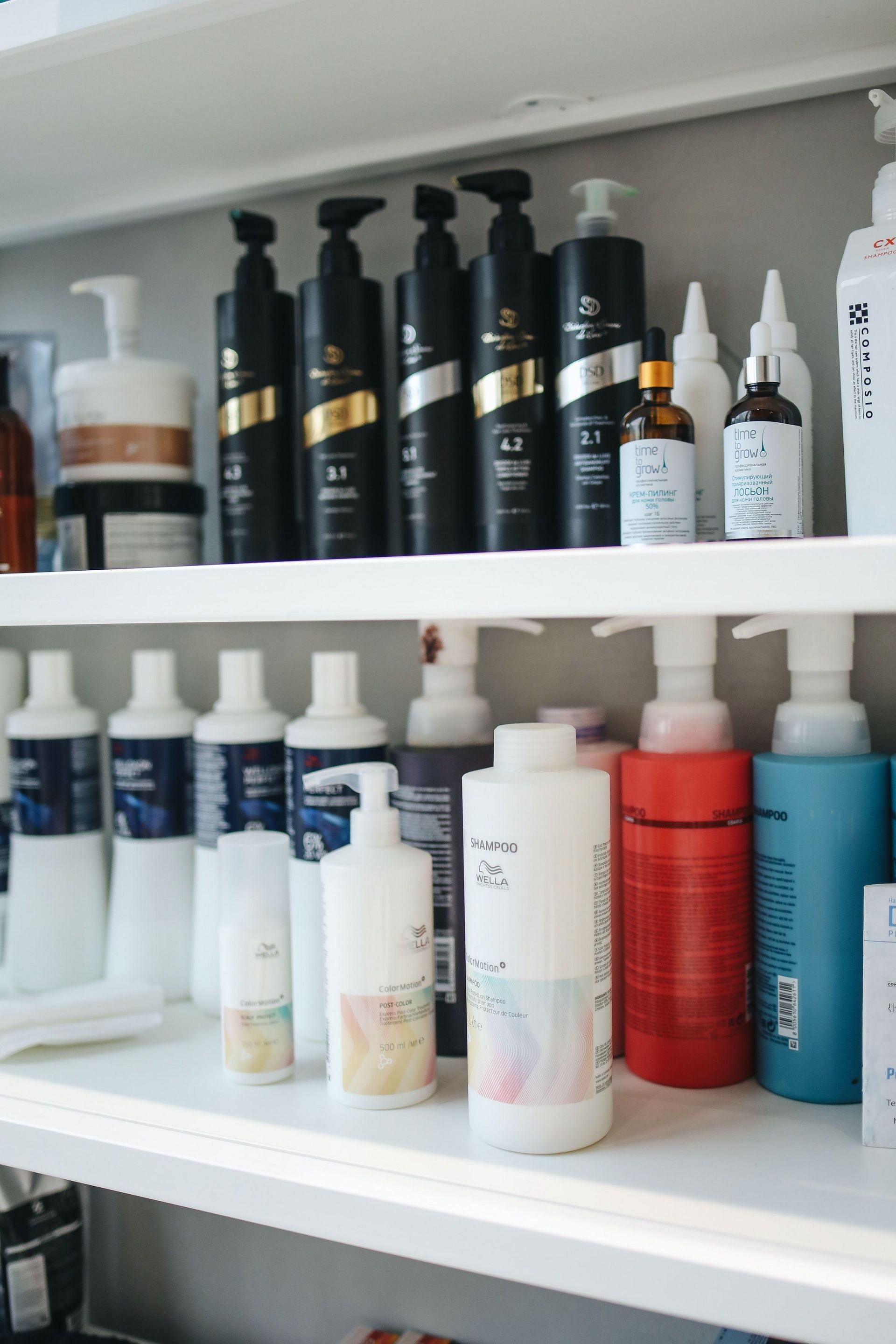 Switch to dandruff shampoo (Image via Pexels/Polina Tankilevitch)