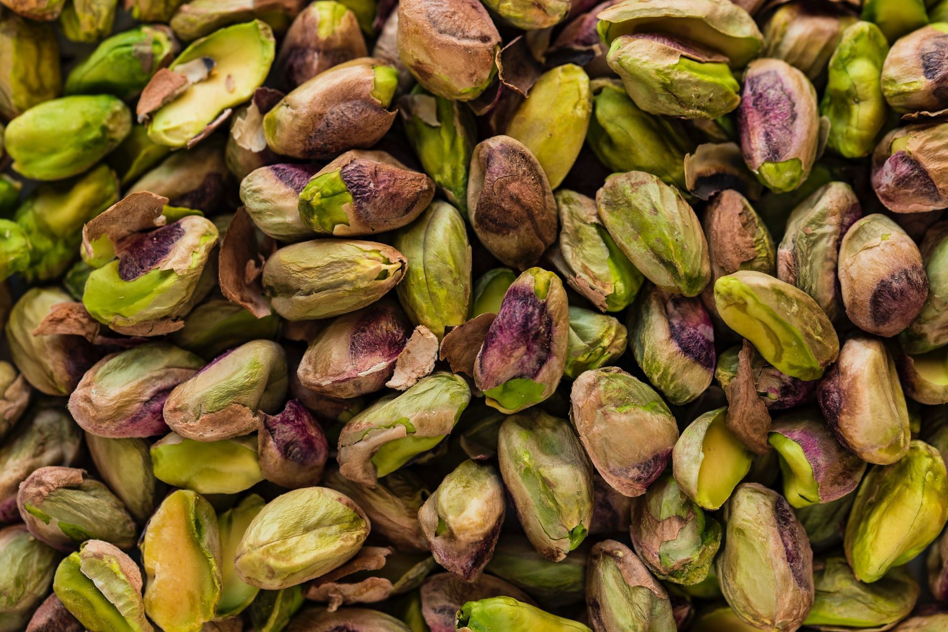 Several nutrients make pistachios good for you (Image via Unsplash/Joanna Kosinska)