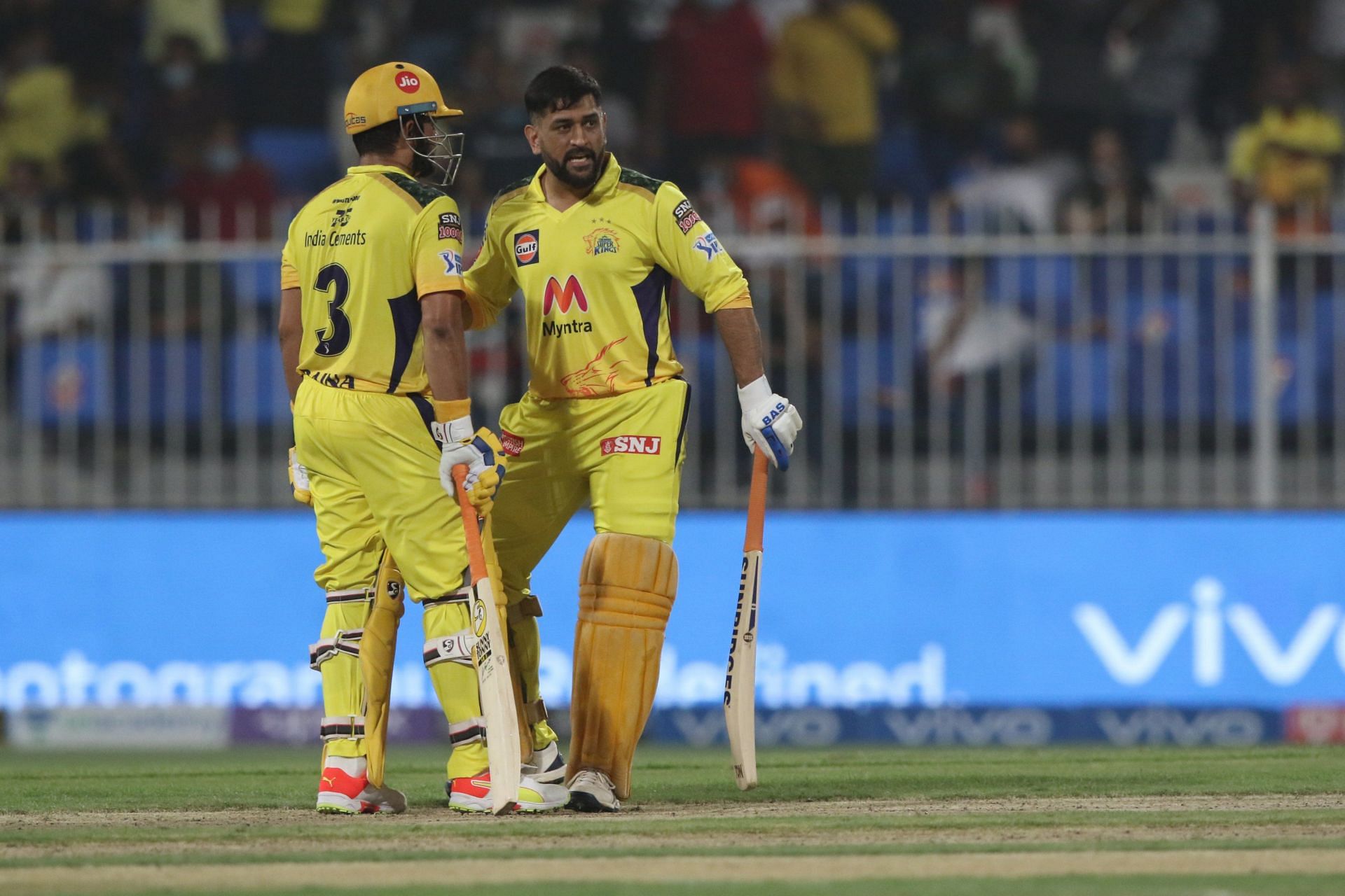 MS Dhoni and Suresh Raina. (Image Credits: Twitter)