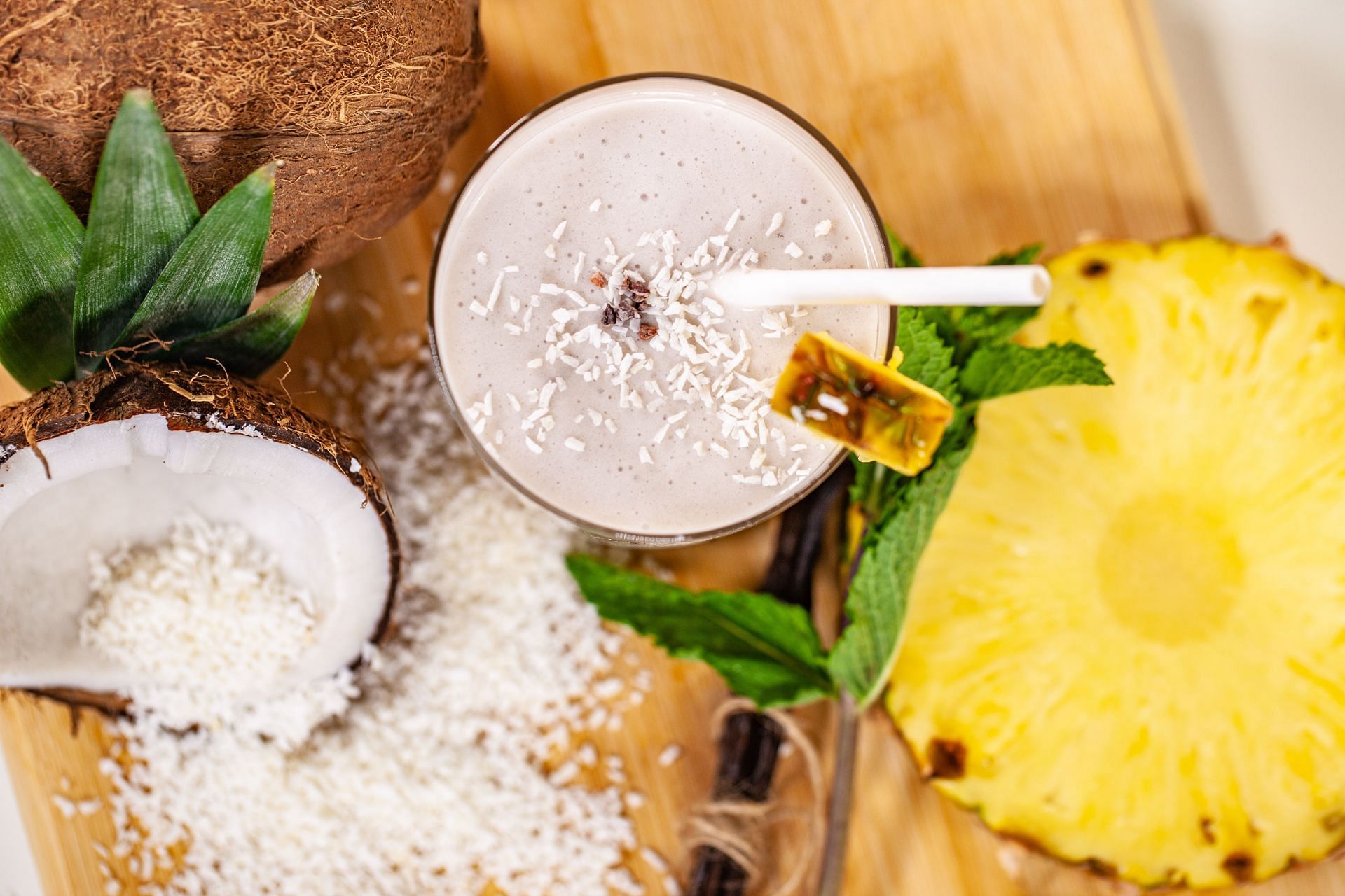 Shakes and smoothies can help with weight loss (Image via Unsplash/Nature Zen)