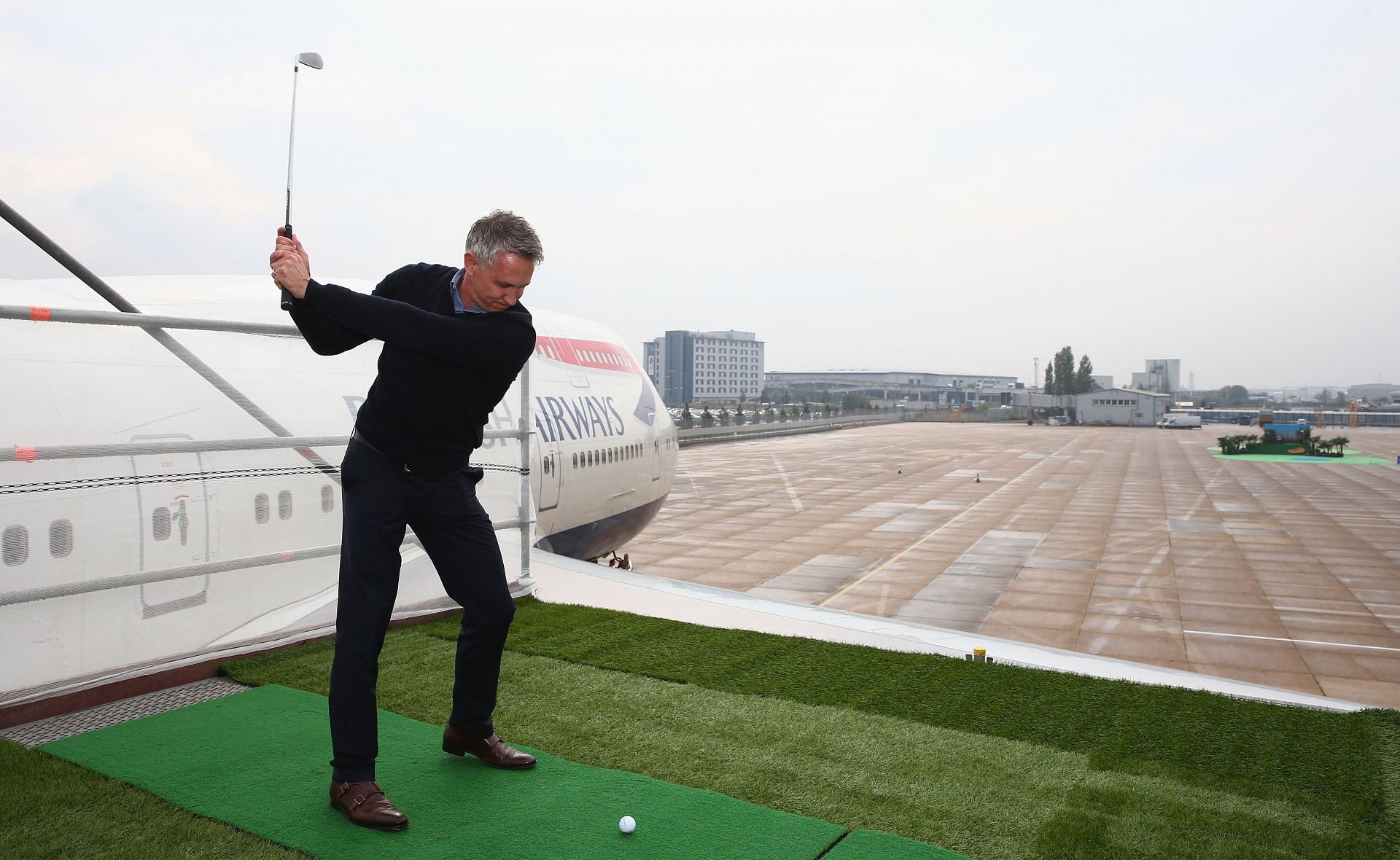 Gary Lineker at the British Airways Stages Golf Challenge on the Wing of a 747 (Image via Ian Walton/Getty Images for British Airways)