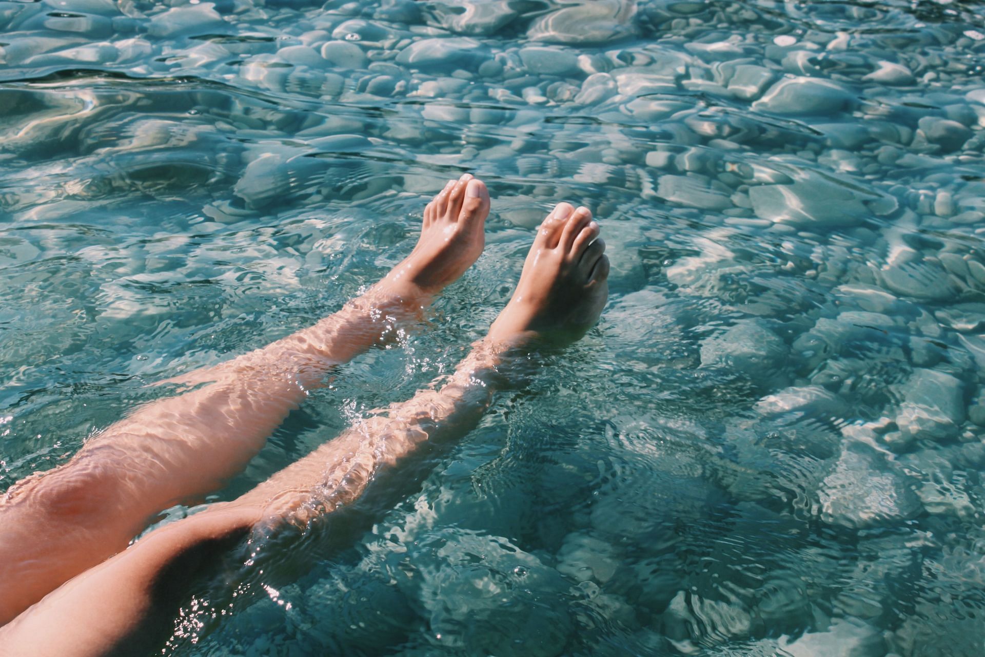 Soaking your feet in hot water can relieve foot pain. (Image via Unsplash/Anelya Okapova)