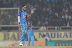 IND vs NZ : अर्शदीप सिंह के गेंदबाजी में अर्धशतक को लेकर भड़के फैंस, ट्विटर पर उठी टीम से बाहर करने की मांग