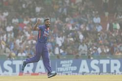 "When you don't try to do too much, you allow your natural ability to come out" - Sanjay Bangar lauds Hardik Pandya's spell