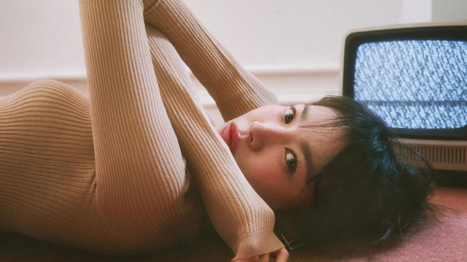 Featuring Song Hye-kyo (Image via ElleKorea Instagram)