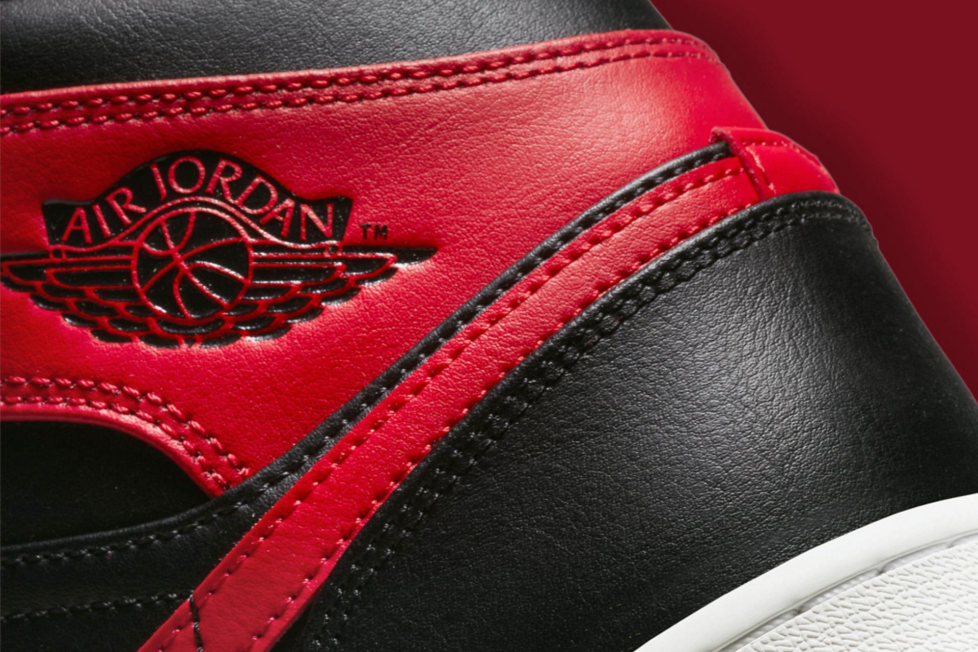 Take a closer look at the ankle branding accents of the new AJ1 Mid shoes (Image via Nike)