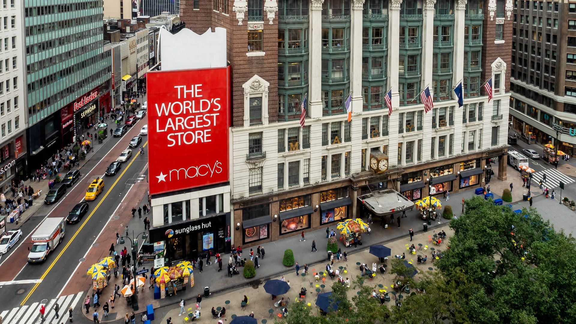 Macy&#039;s Herald Square flagship store is also the largest department store in the United States (Image via Wikipedia)