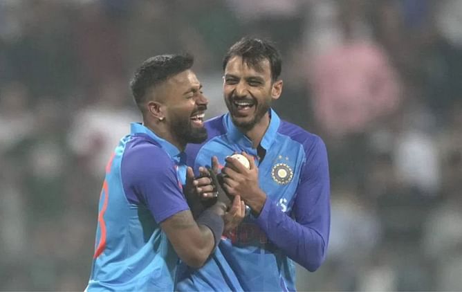 "Bowled very intelligently" - Saba Karim on Axar Patel's tight final over in 1st T20I between India and Sri Lanka