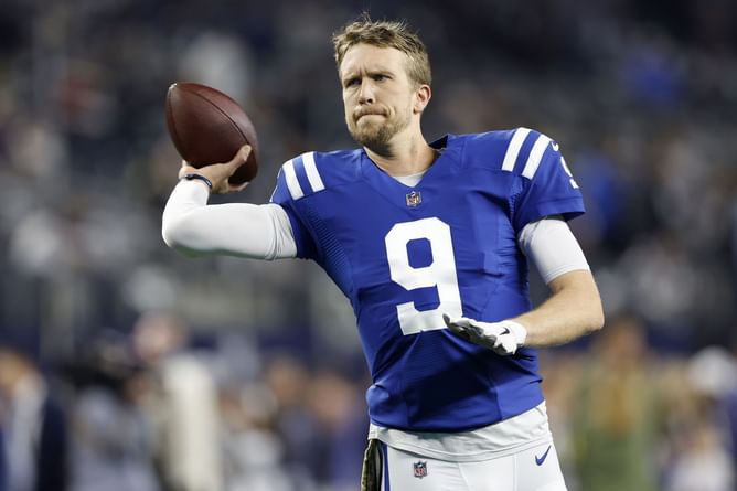 What happened to Nick Foles? QB suffers painful injury vs. Giants
