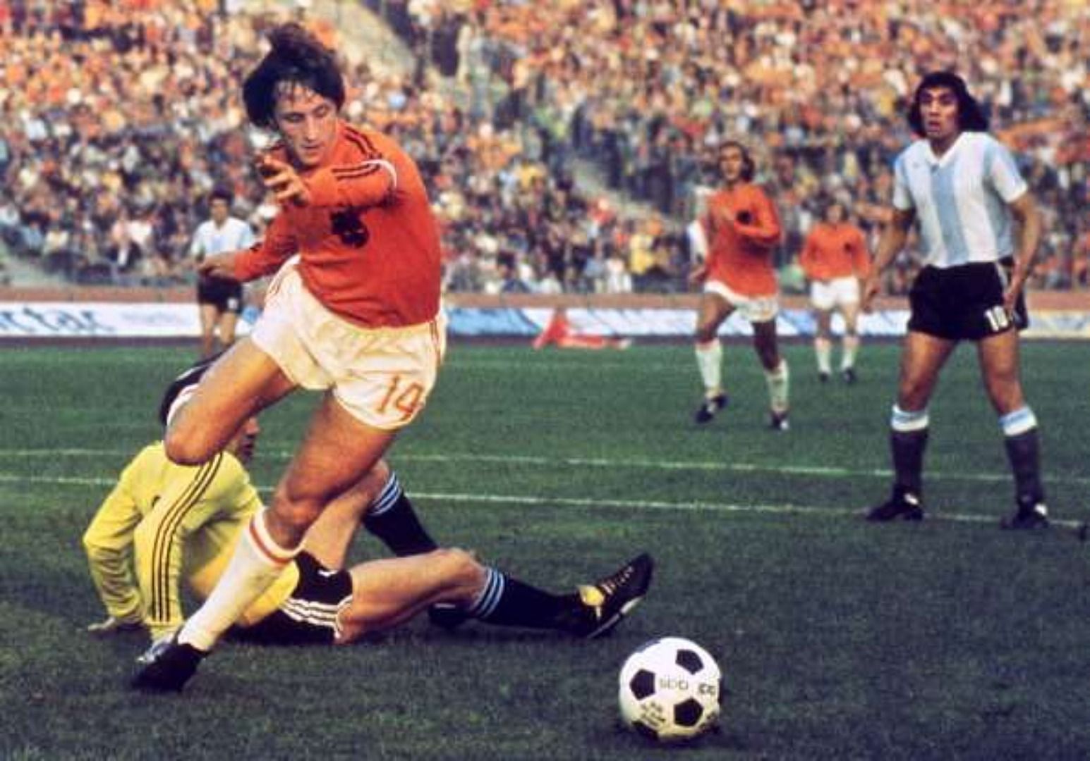 Cruyff hizo que su movimiento característico fuera nombrado en su honor. Algo podría detener a Ronaldo