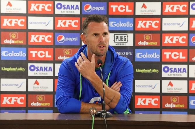 [WATCH] “You're answering the question yourself” - Pakistan bowling coach Shaun Tait miffed at journalist over query on team’s bowling performance