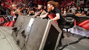 Roman Reigns के भाइयों द्वारा बवाल मचाने और Seth Rollins की हार के बाद WWE को हुआ नुकसान, Raw की व्यूअरशिप आई सामने