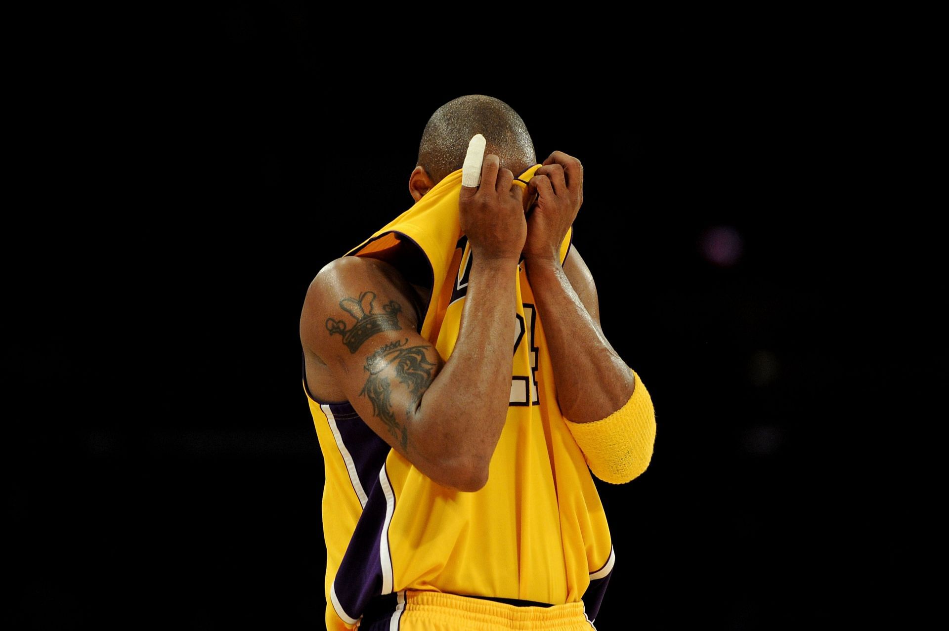 Kobe Bryant and Shaq were stuck in an elevator (Image via Getty Images)