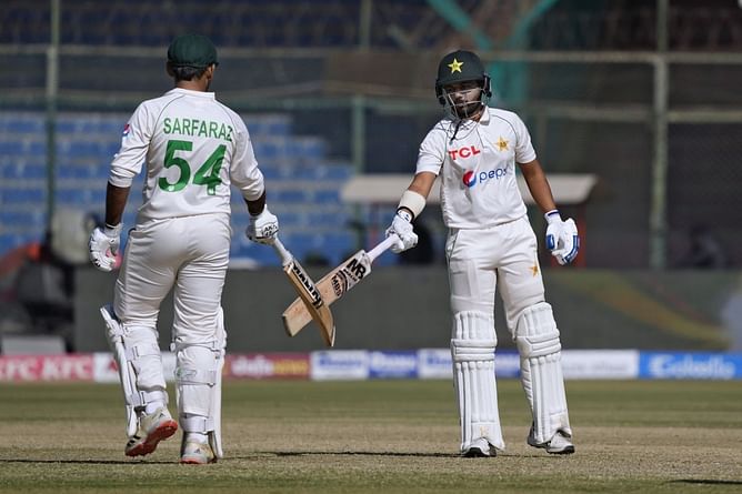 PAK vs NZ : पाकिस्तान ने बनाया 400 से ज्यादा का स्कोर, न्यूजीलैंड के खिलाफ अंतिम सत्र में लगे झटकों से स्थिति हुई खराब