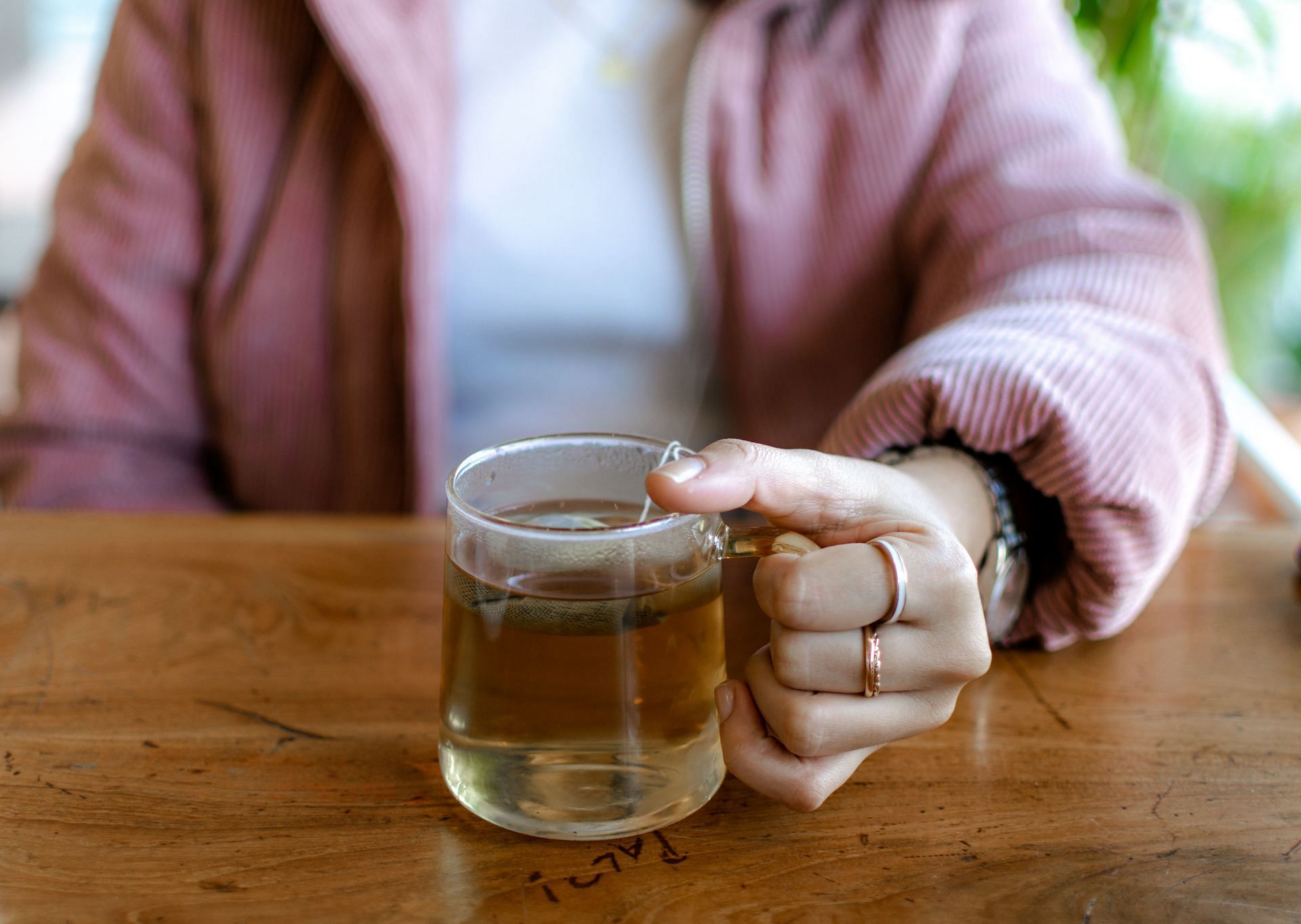 A simple fennel tea can help in heartburn relief (Image via Pexels @Pramod Tiwari)