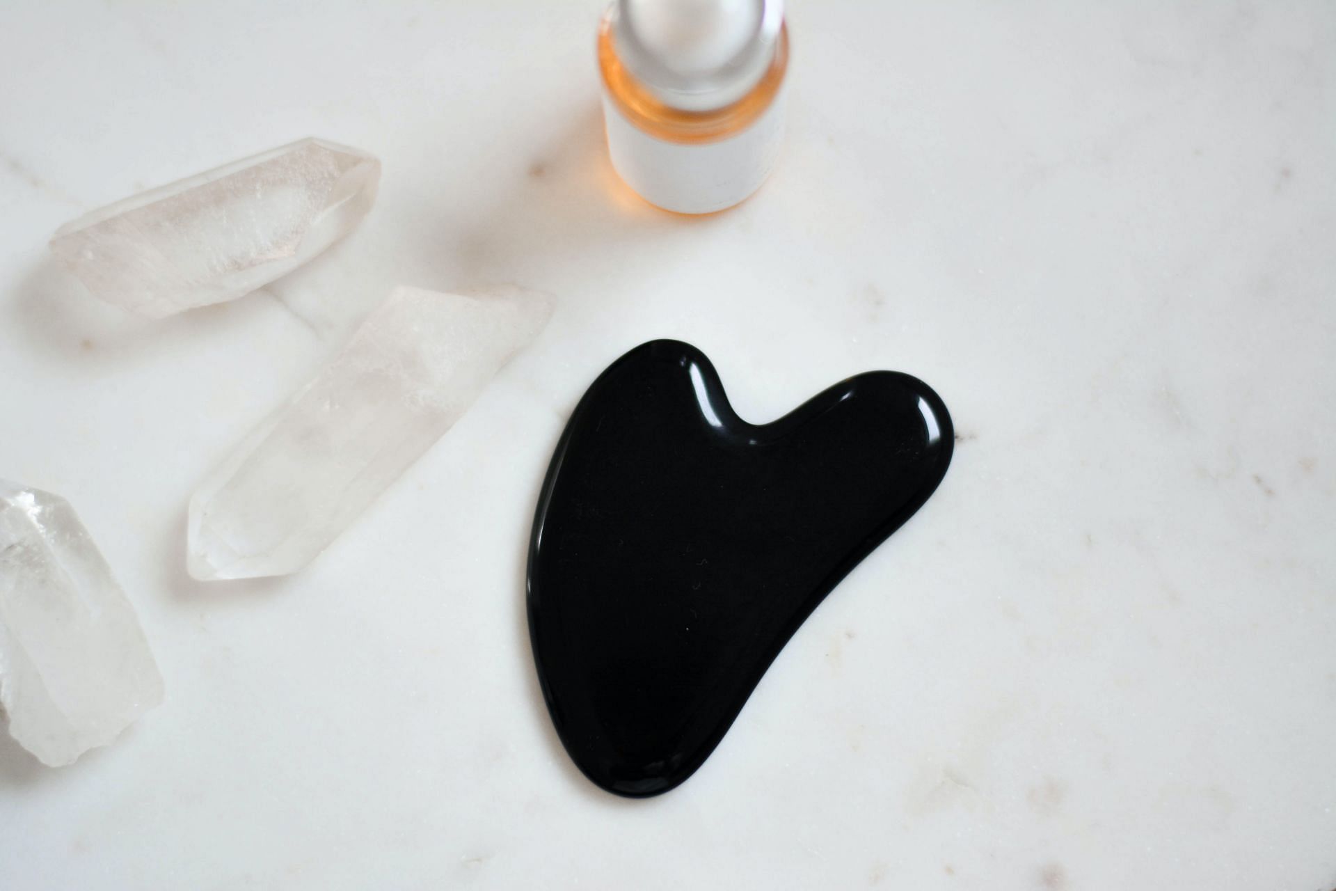 Gua Sha can help you to improve your blood circulation. (Image via Unsplash /  Content Pixie)