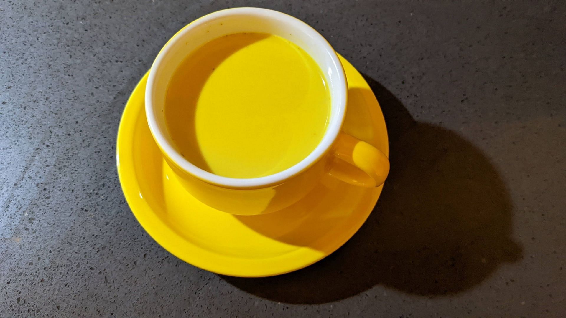 Turmeric coffee can reduce inflammation (Image via Unsplash/Div Manickam)