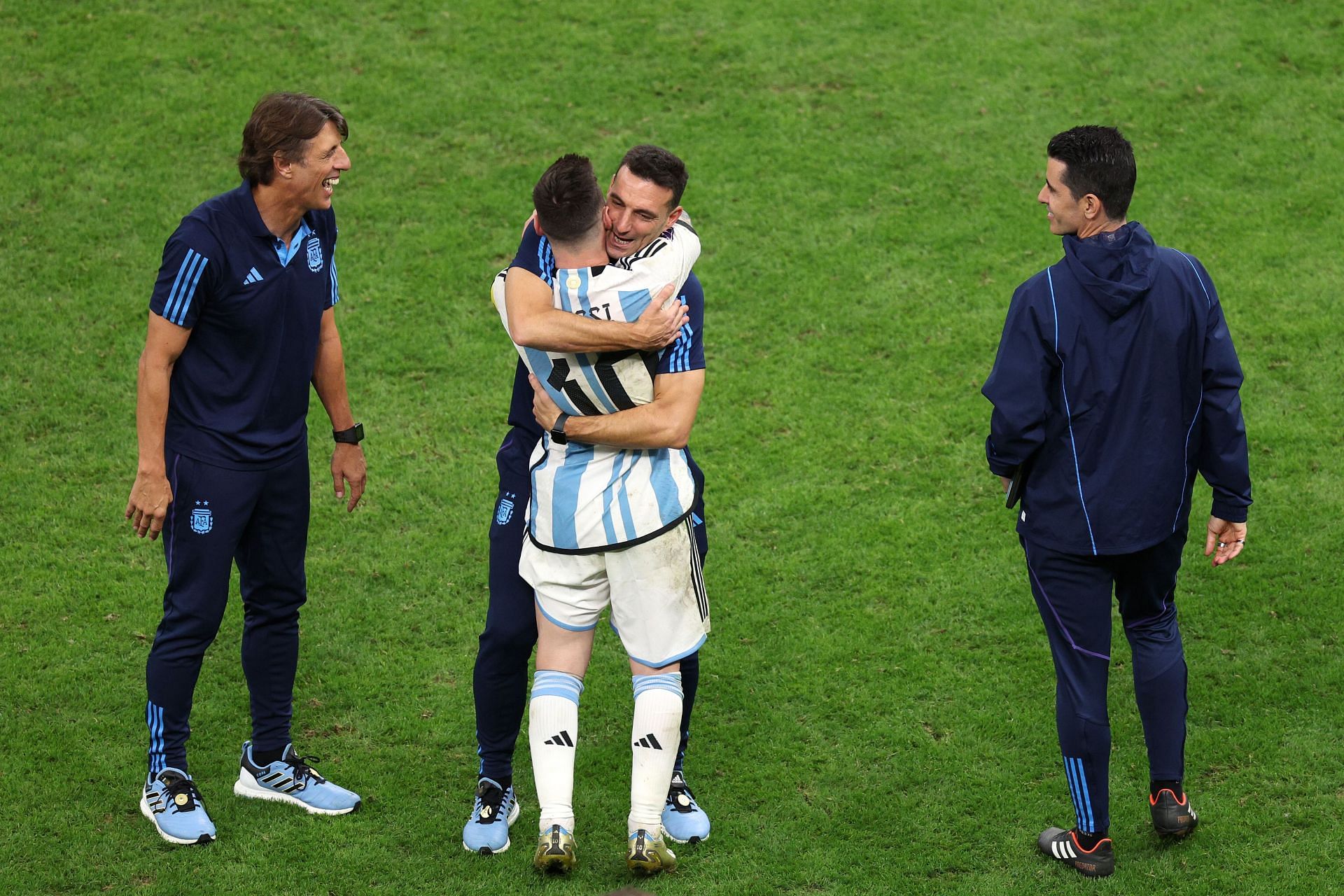 Scaloni (embracing Messi) believes the PSG forward may be at the 2026 World Cup.
