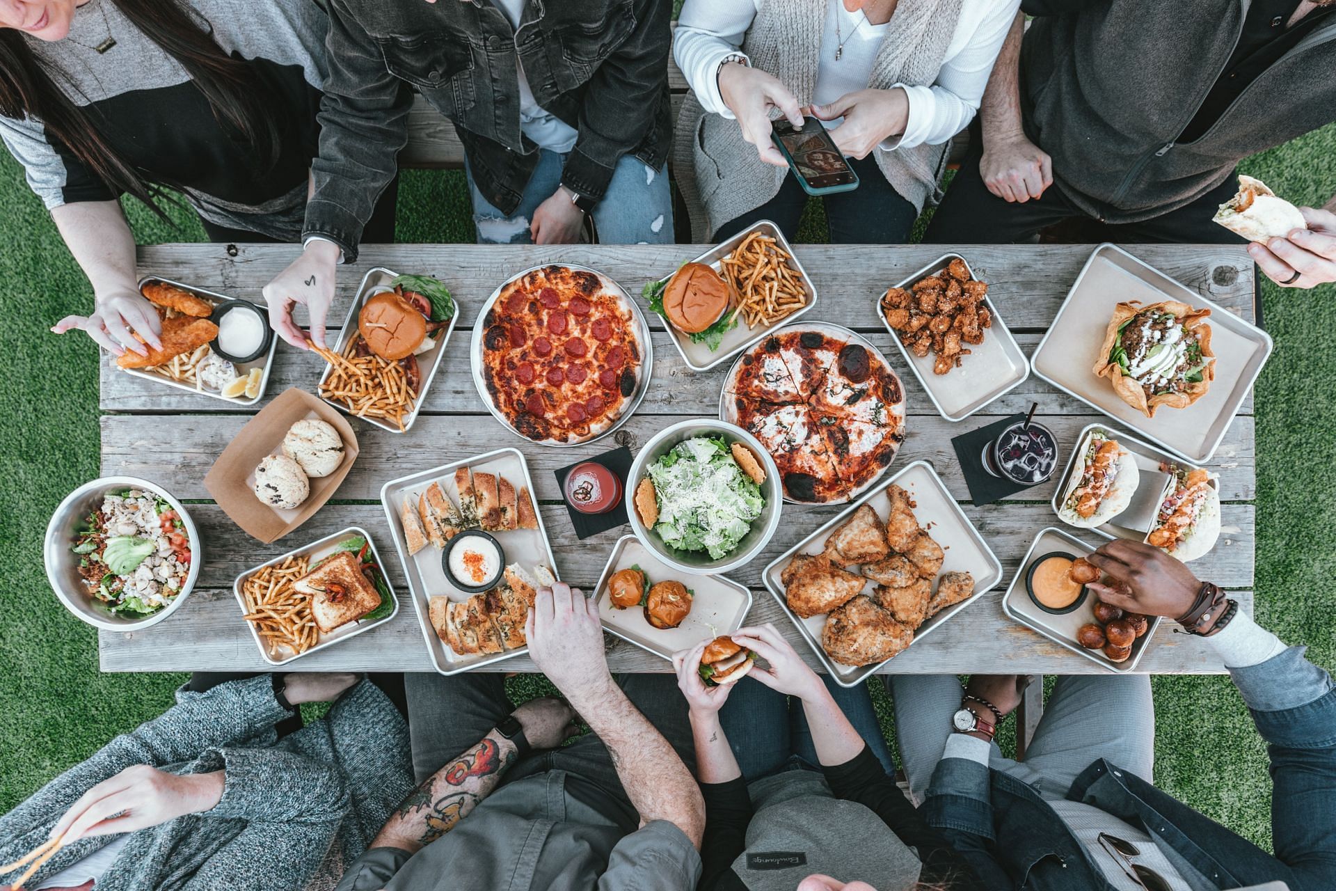 Not following fad diets (Image via Unsplash/Spencer Davis)