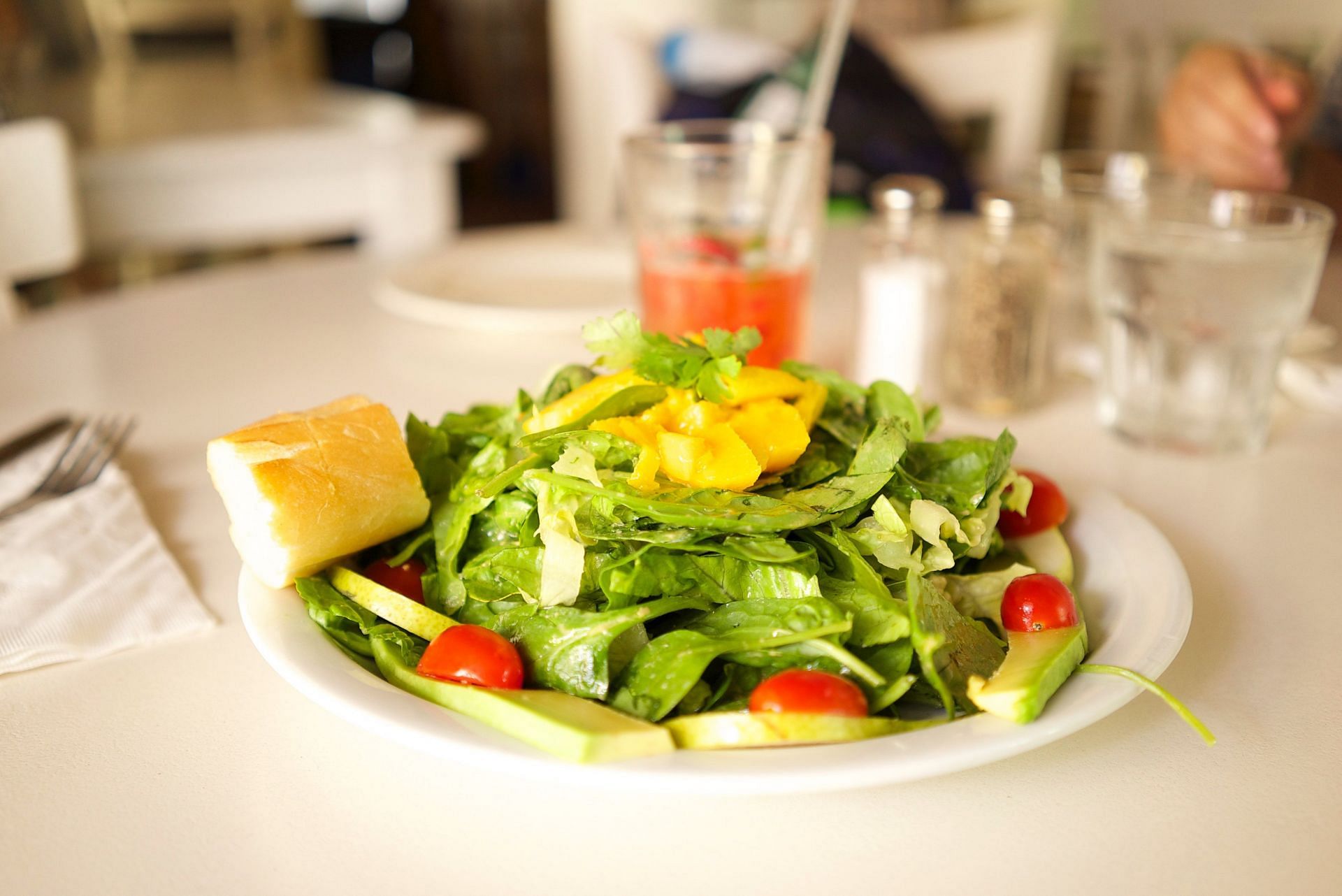 Spinach is rich in chlorophyll (Image via Pexels/Caleb Oquendo)