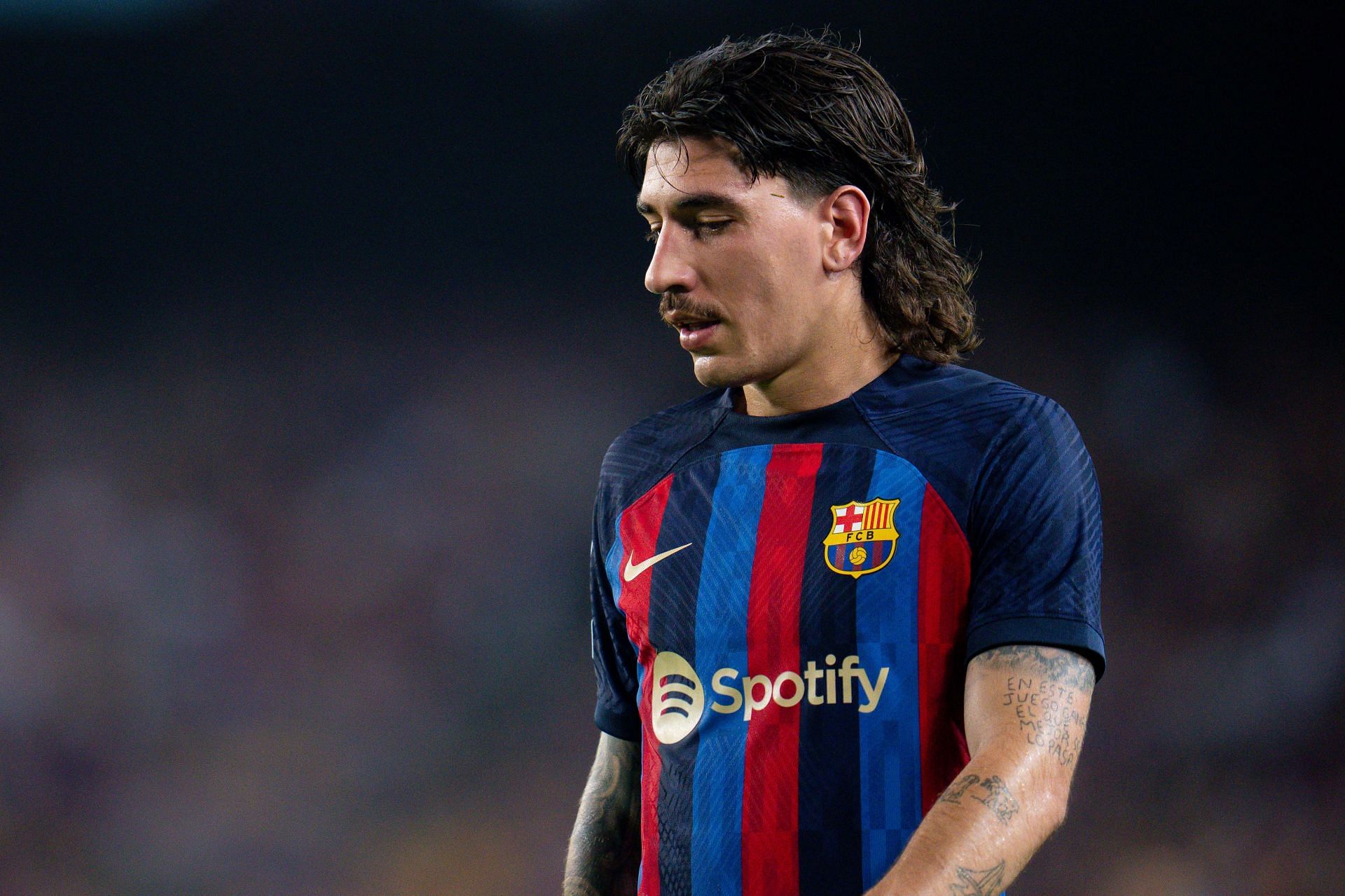 Barcelona defender Hector Bellerin spotted in Lisbon to complete Sporting  move - Barca Blaugranes