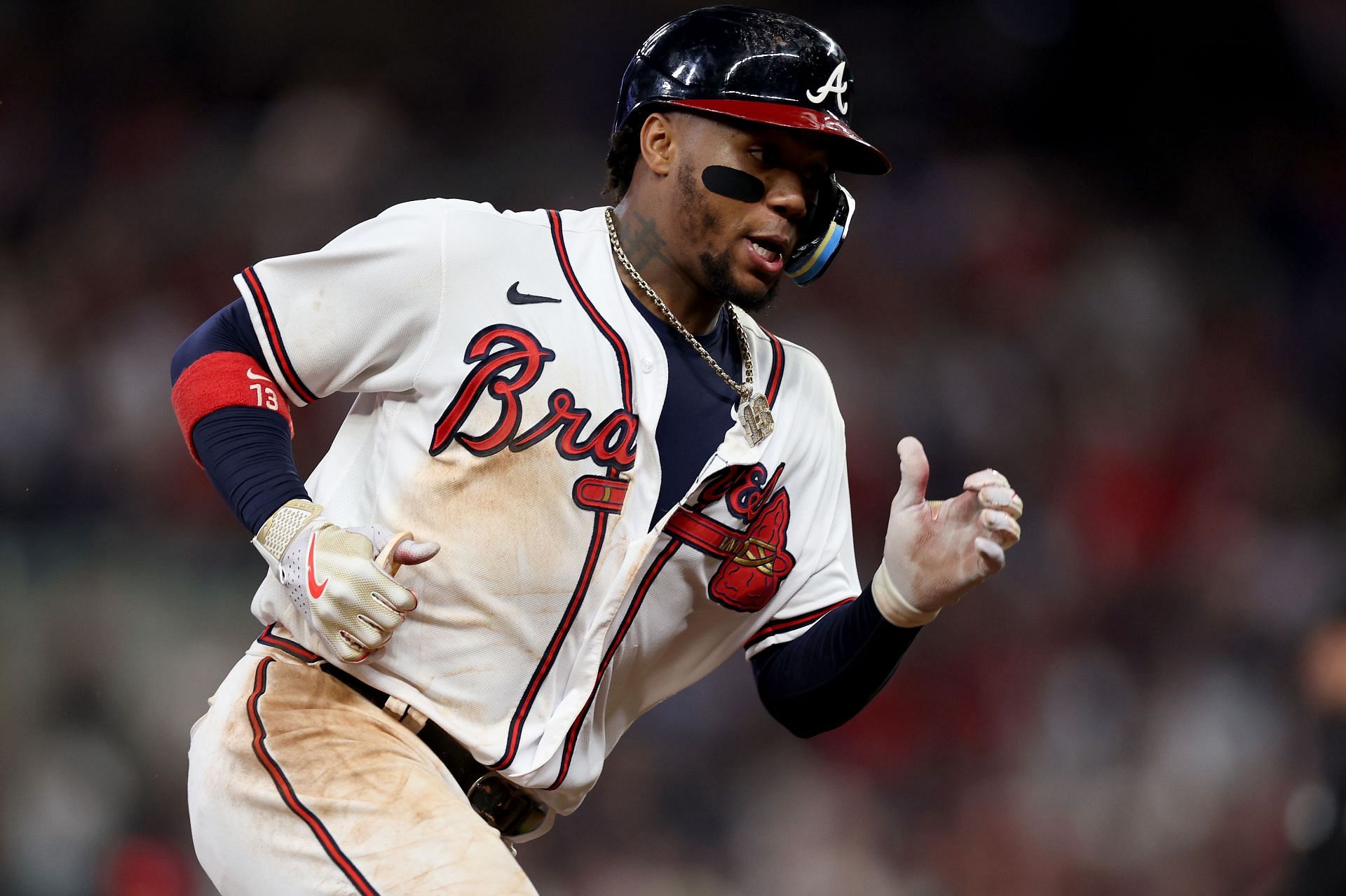 VIDEO: Adorable Kid Mashing HR in Ronald Acuna Jr Jersey and Going