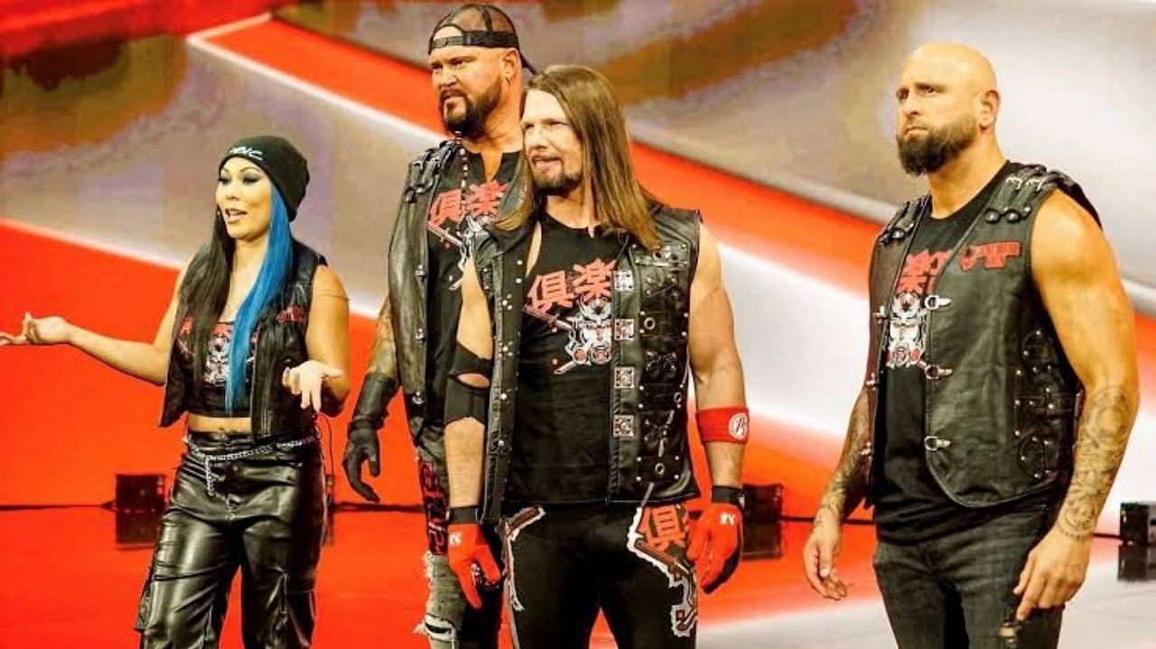 द ओसी मौजूदा समय में WWE Raw का हिस्सा हैं 
