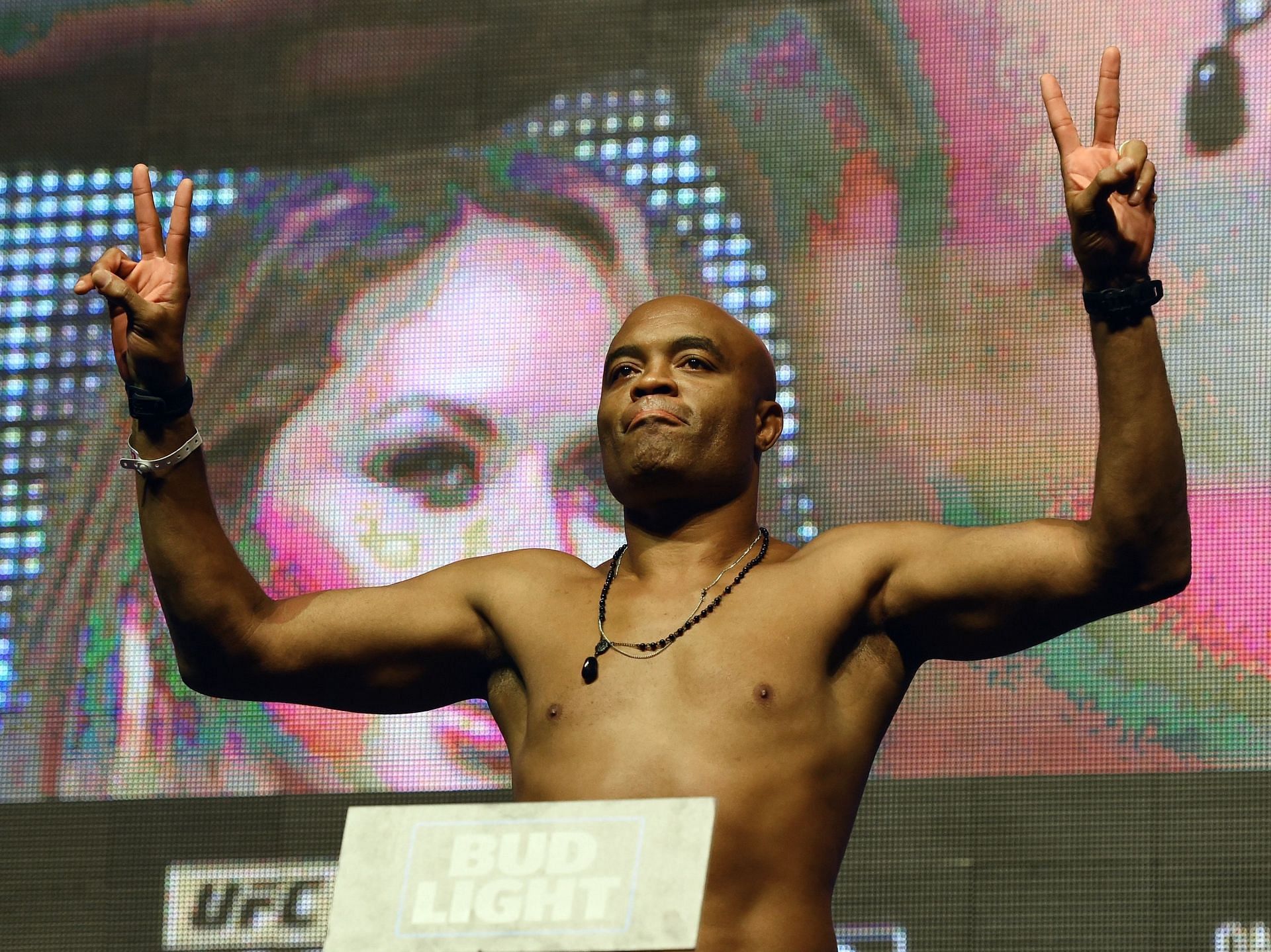 Anderson Silva produced a virtuoso showing to down Forrest Griffin in 2009
