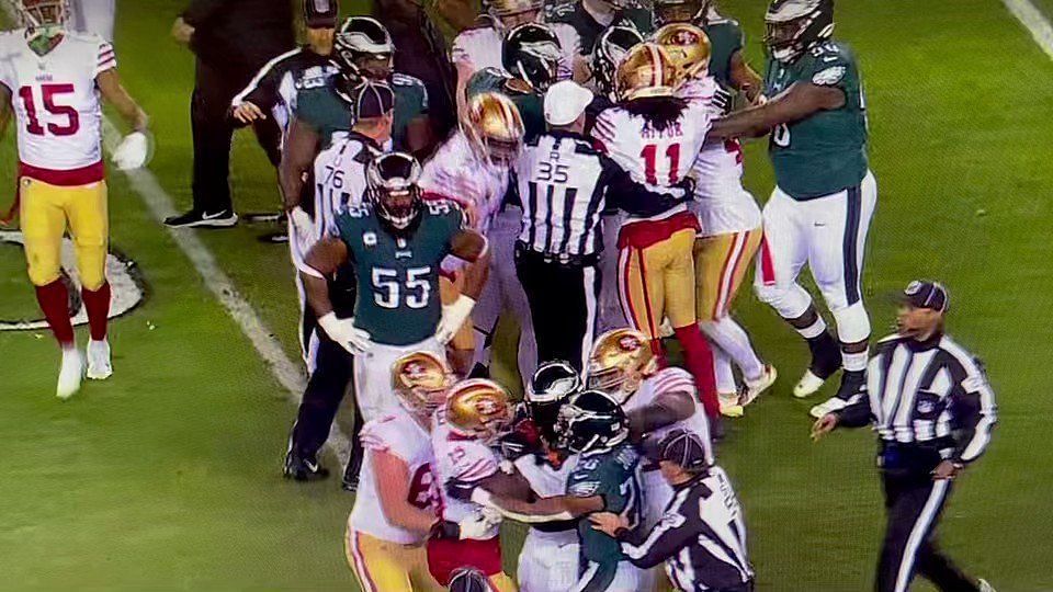 49ers-Eagles fight video: Trent Williams throws K'Von Wallace like