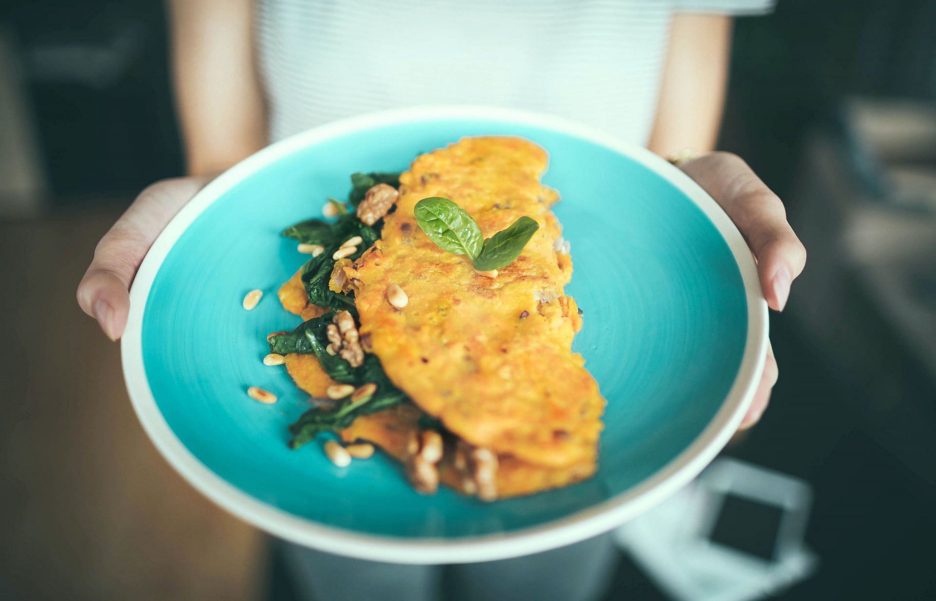 Omelets are easy and simple (Image via Unsplash/Igor Miske)