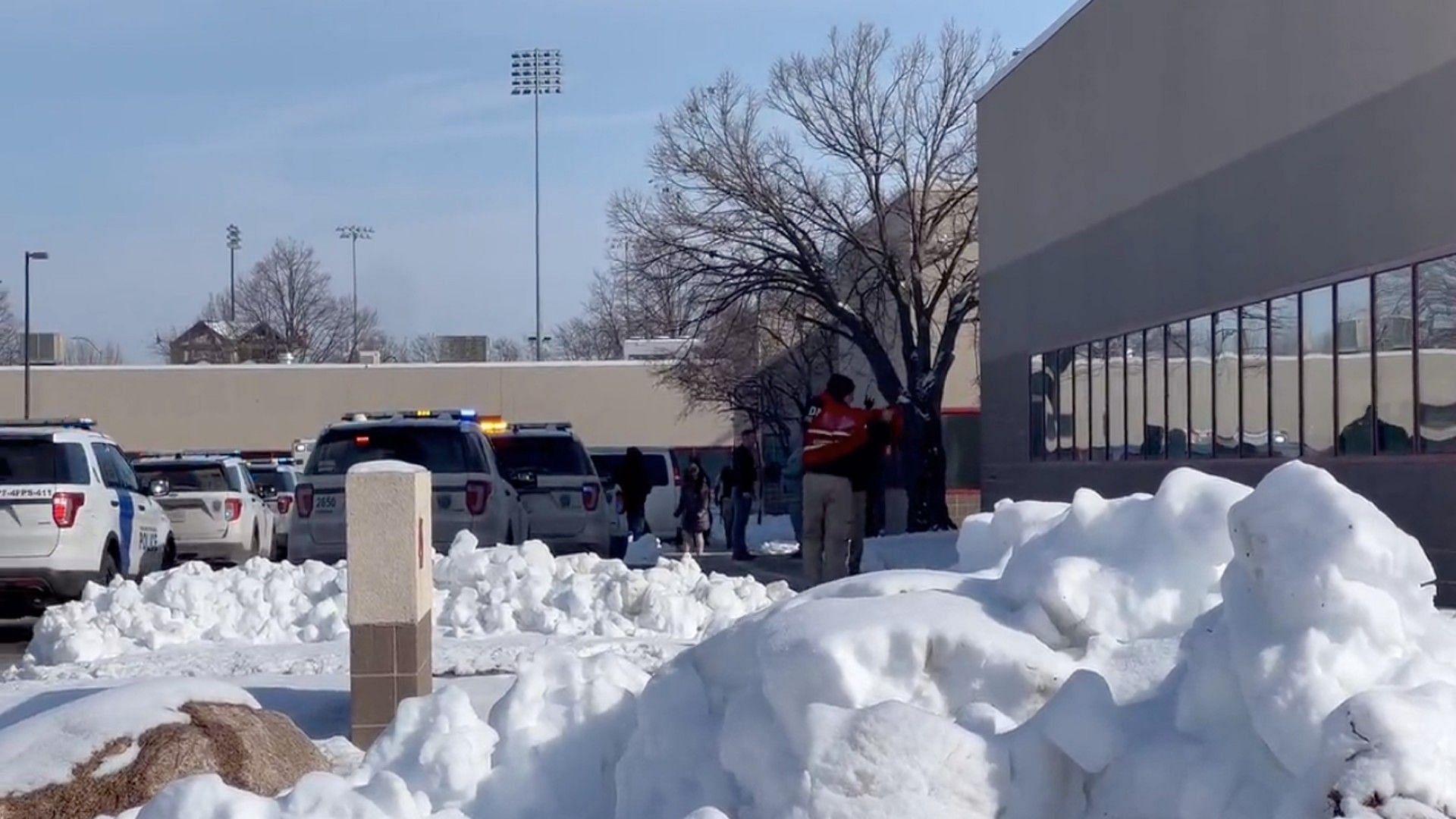 Authorities outside Starts Right Here nonprofit after a shooting (Image via IEN/Twitter)