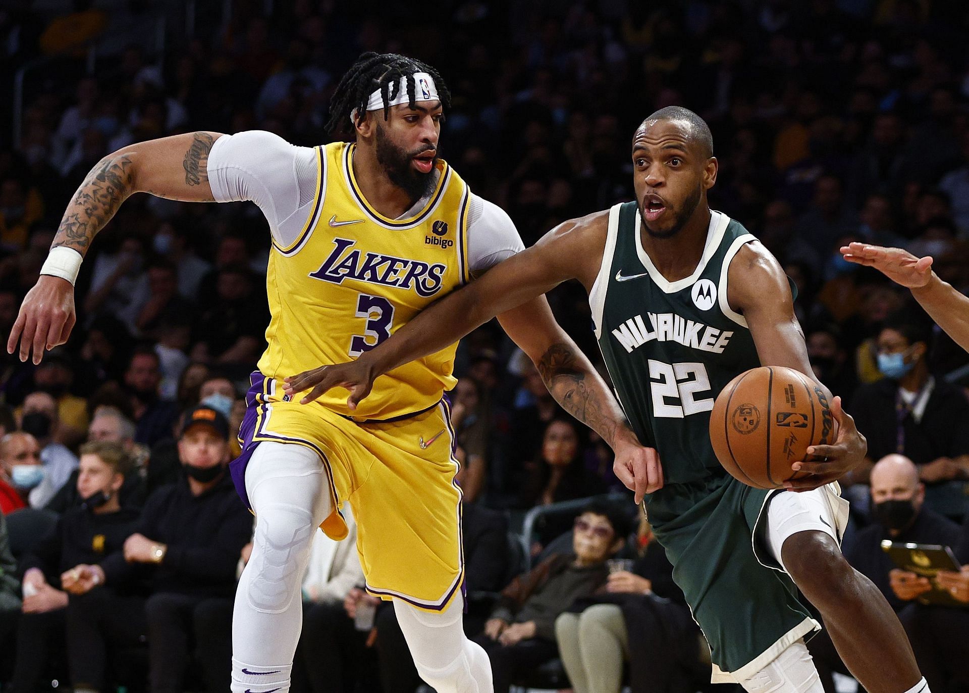 Milwaukee Bucks v Los Angeles Lakers