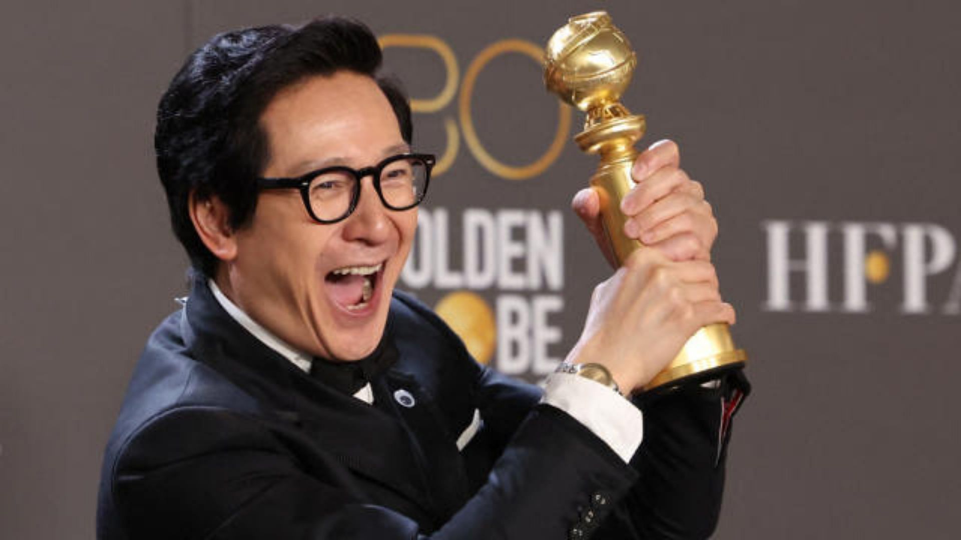 Ke Huy Quan at Golden Globes 2023 (Image via Yahoo News)
