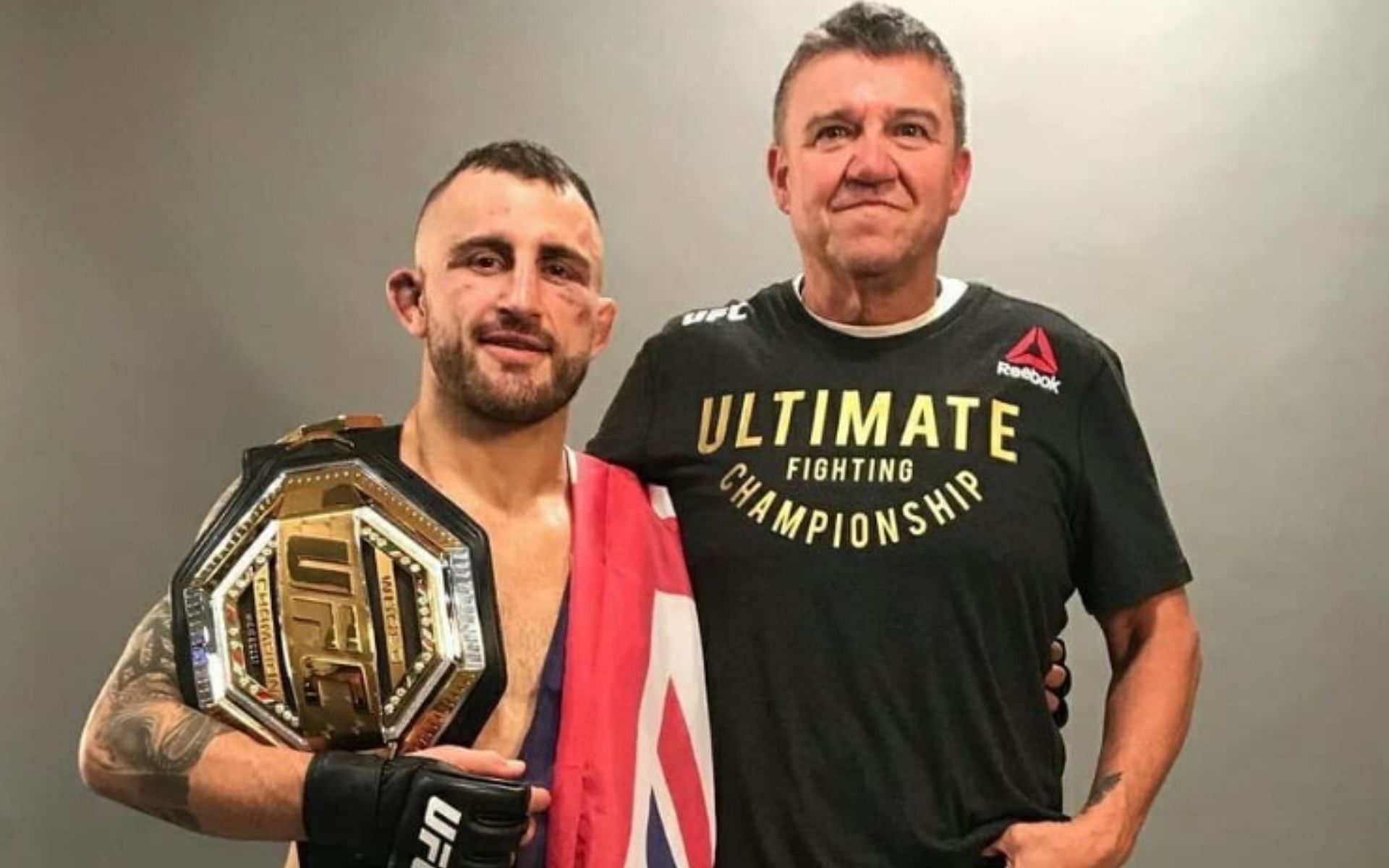 Alexander Volkanovski (left), Joe Lopez (right) [Image courtesy of @freestyle_mma on Instagram]