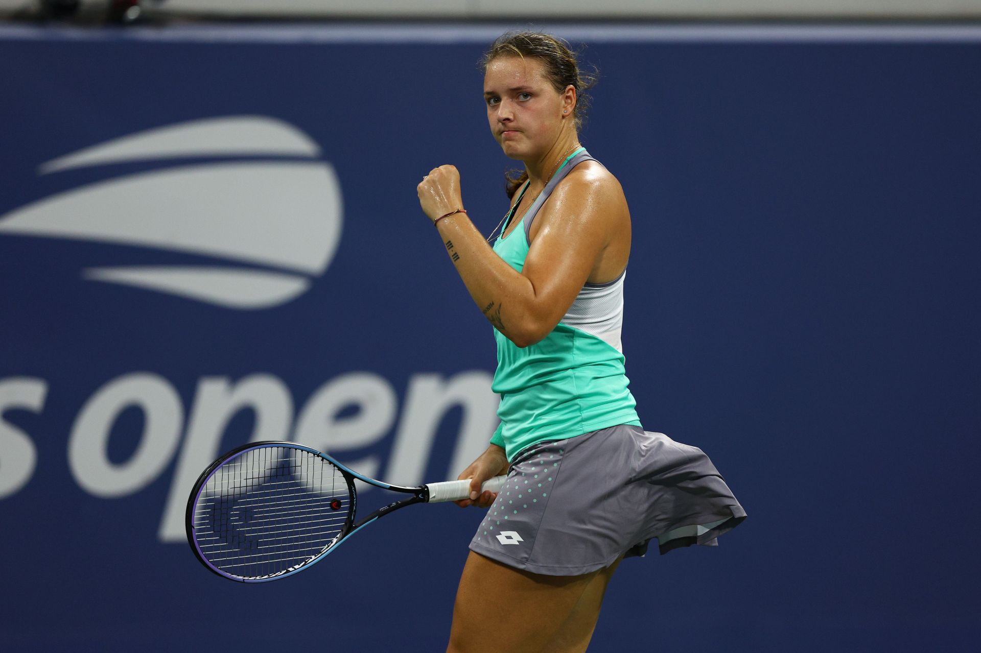 Iga Swiatek handles Jule Niemeier test in Australian Open first round