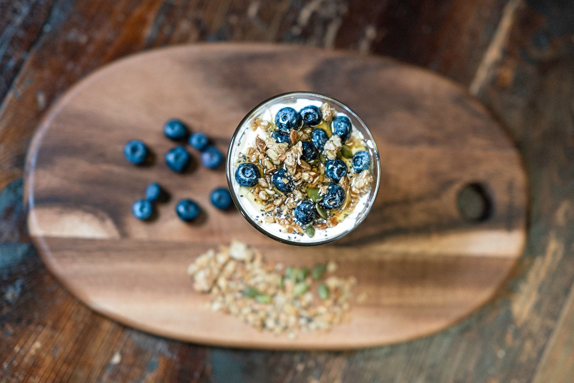 There are several foods to eat before a workout. (Photo via Pexels/Daniel Torobekov)