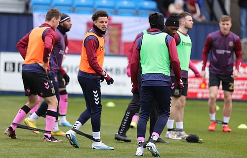 Pre-match routine headed by a sports scientist (Image via Getty)